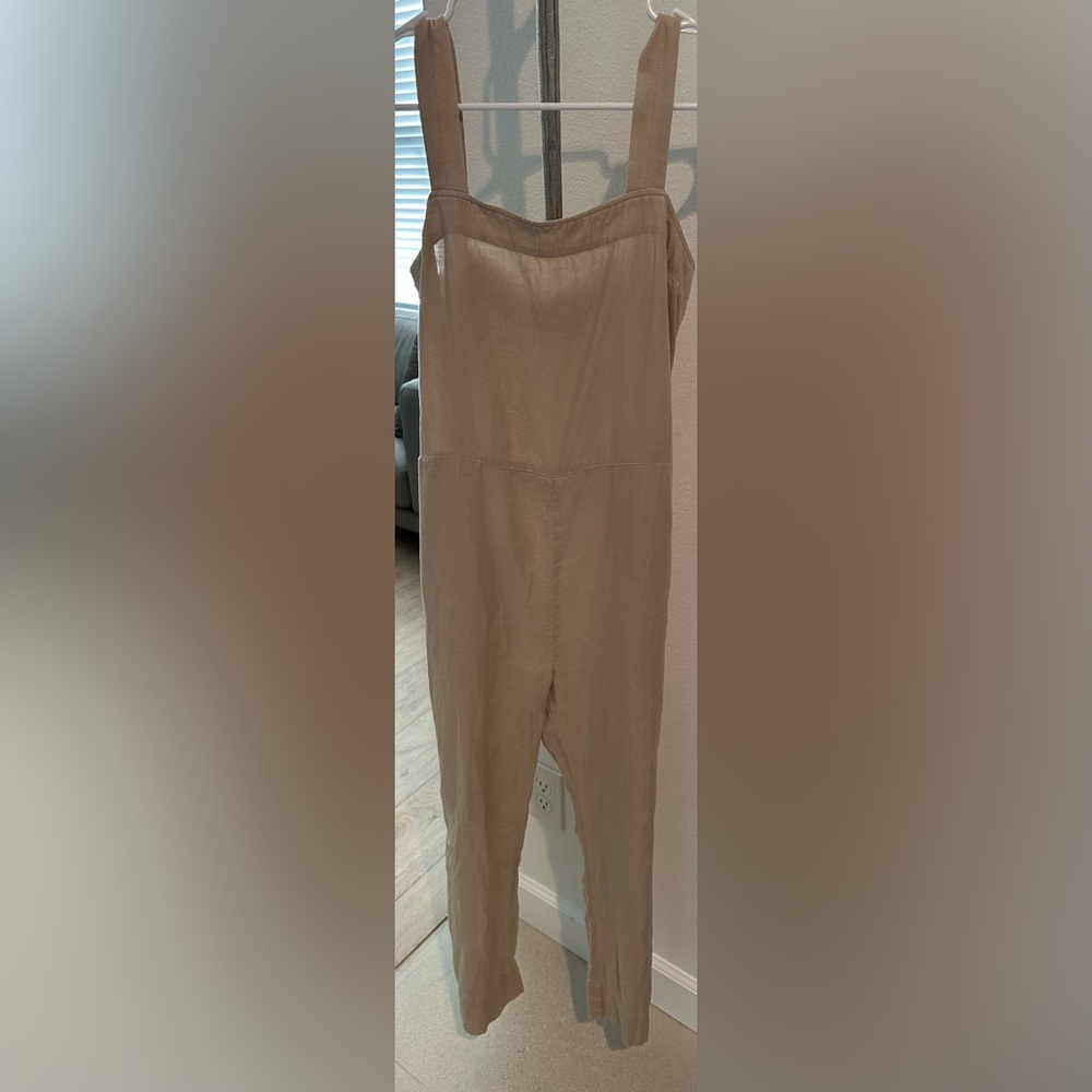 Quince Tan Jumpsuit 100 percent Linen perfect condit. Back pocket, missing belt
